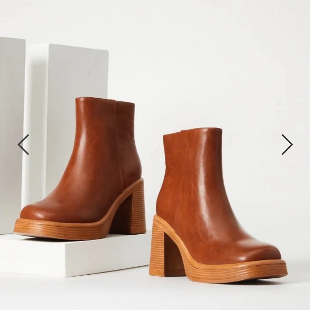 Brand New! Brown boots, size 11